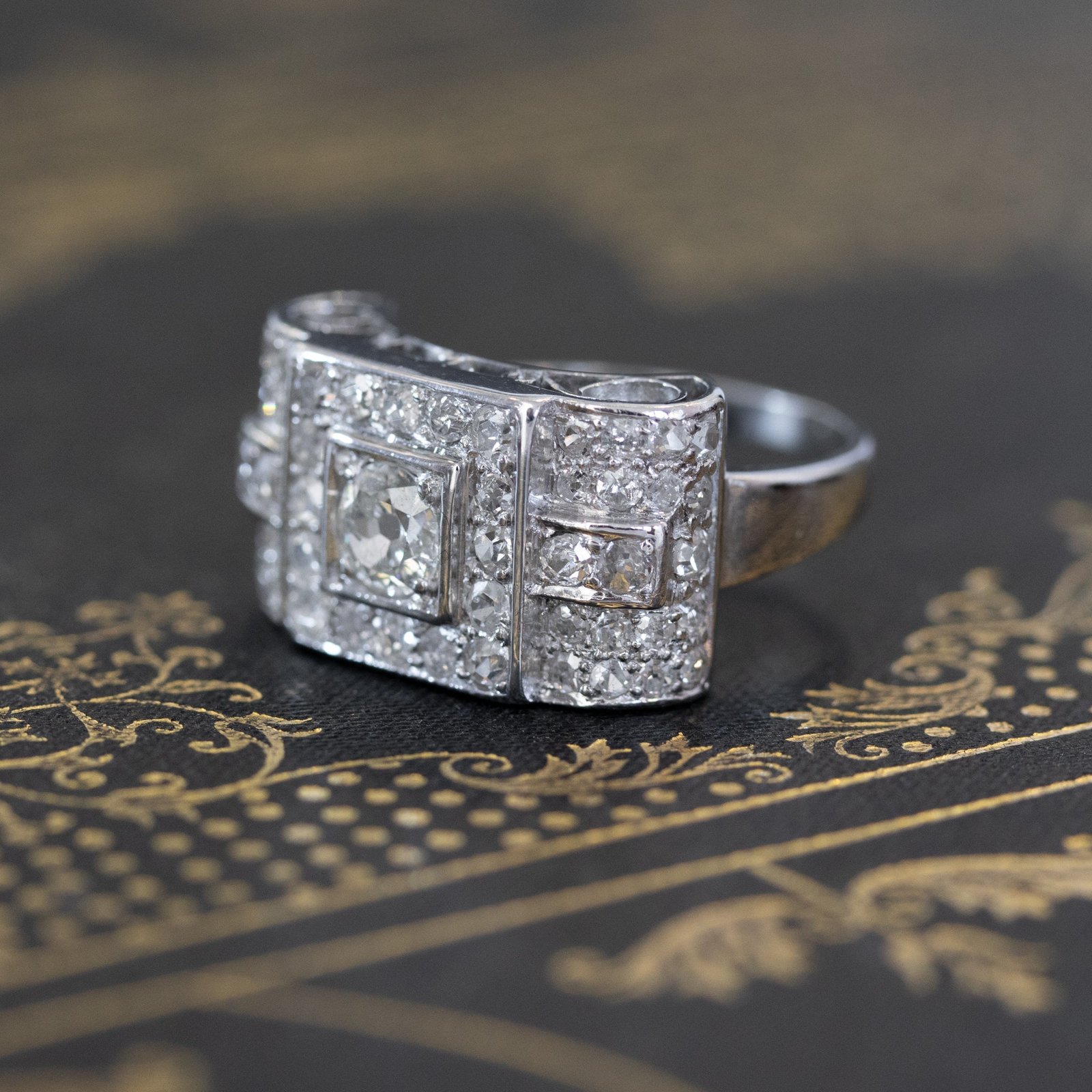 1.40ctw Art Deco Diamond Scroll Ring - Image 5