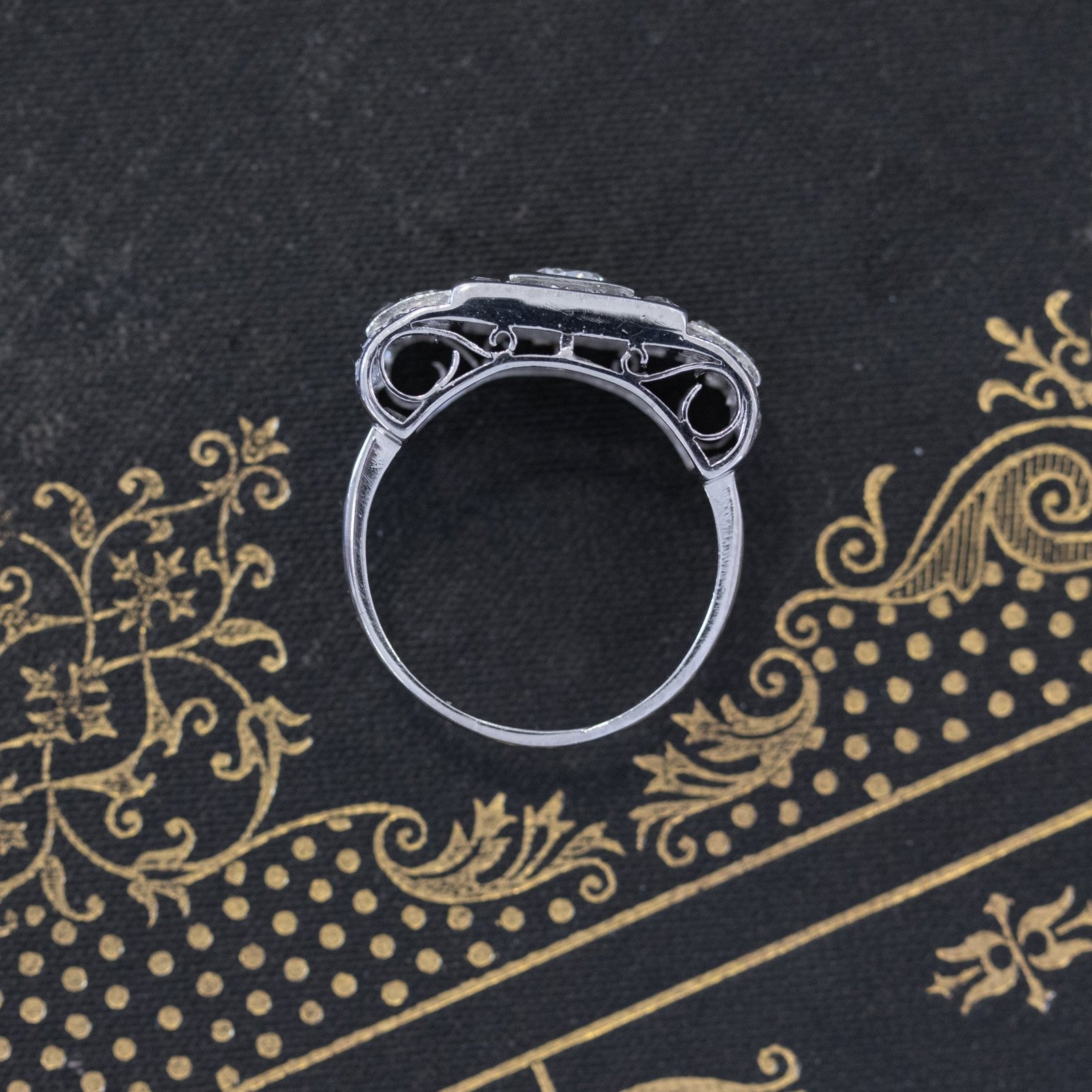 1.40ctw Art Deco Diamond Scroll Ring - Image 6