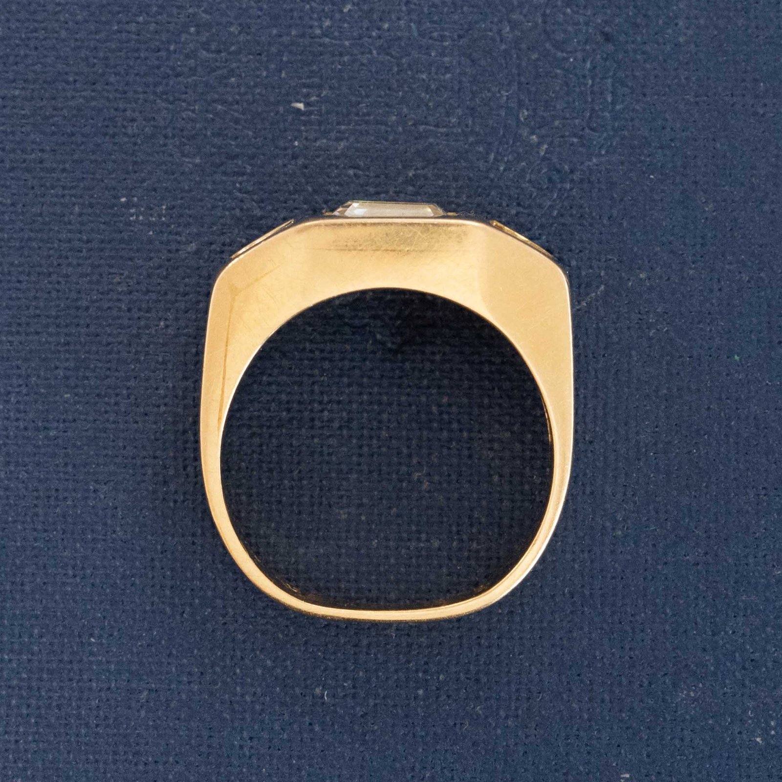 1.70ctw Vintage Emerald & Baguette Cut Diamond Flush Set Ring - Image 6