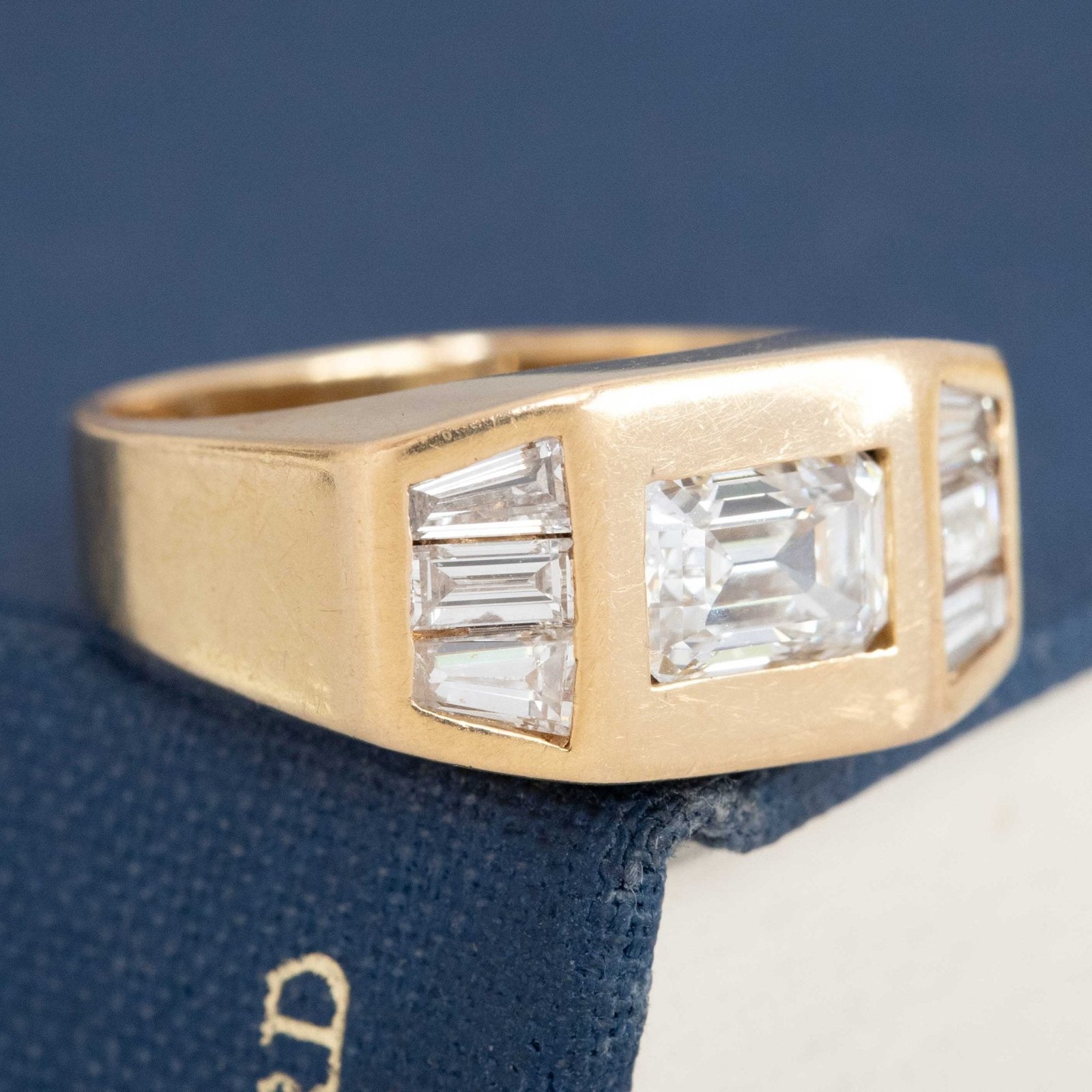 1.70ctw Vintage Emerald & Baguette Cut Diamond Flush Set Ring - Image 3