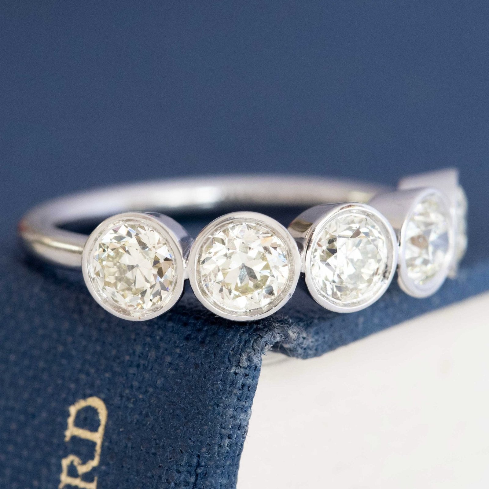 1.51ct Old European Cut Diamond 5-Stone Bezel Band - Image 3