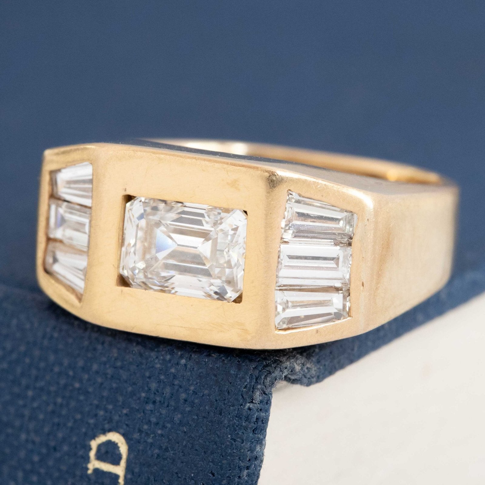 1.70ctw Vintage Emerald & Baguette Cut Diamond Flush Set Ring - Image 5