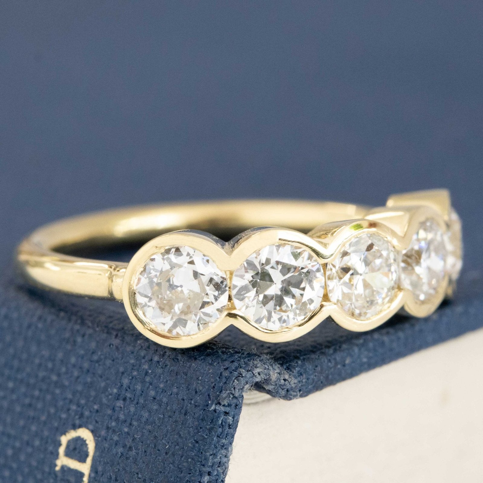 1.71ctw Old European Cut Diamond 5-Stone Half-Bezel Band - Image 3