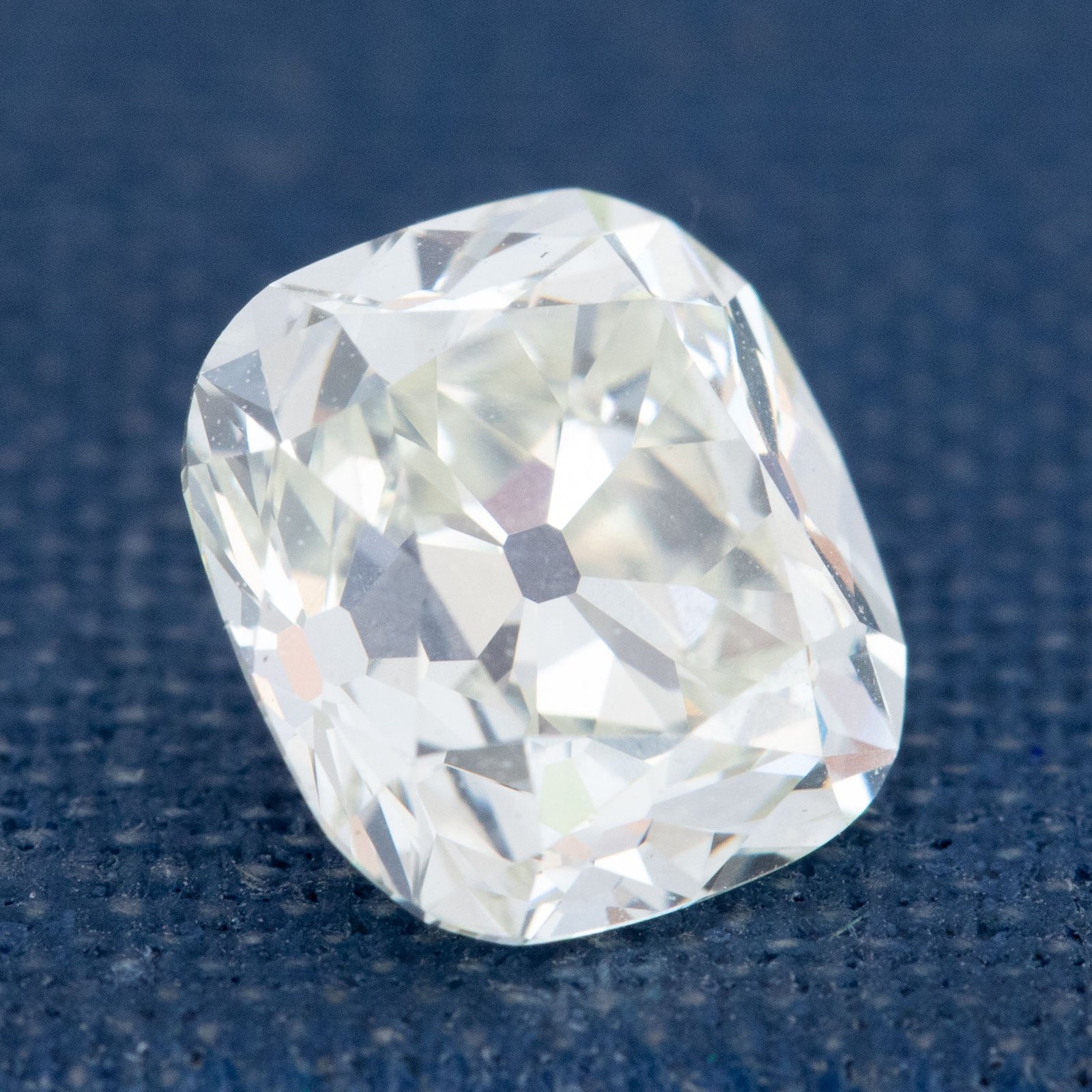 1.91ct Cushion Cut Diamond, GIA L VS2 - Image 2