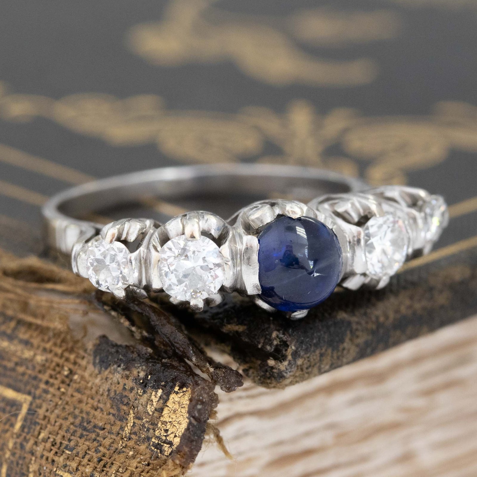 2.04ctw Vintage Diamond & Sapphire 5-Stone Ring - Image 3
