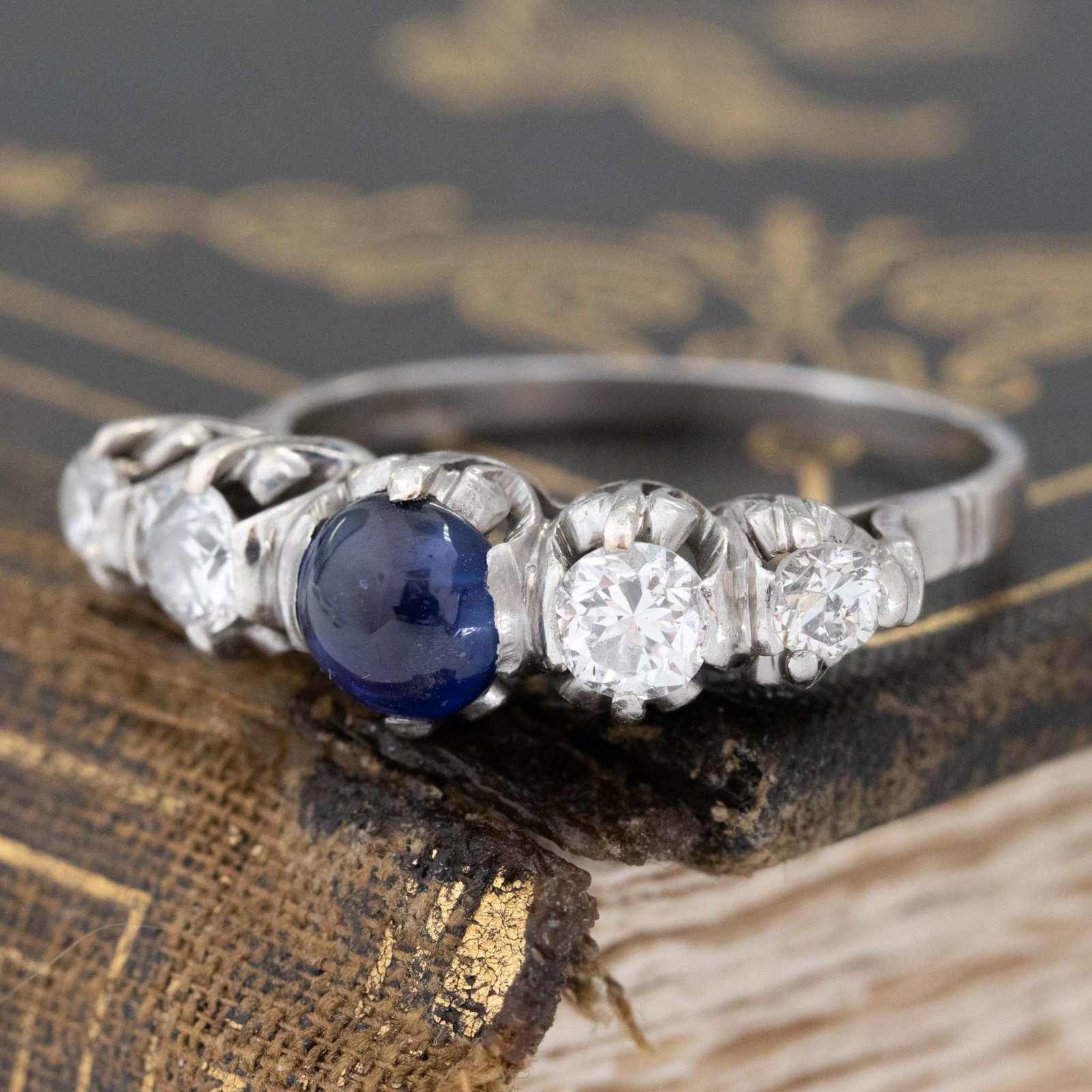 2.04ctw Vintage Diamond & Sapphire 5-Stone Ring - Image 5