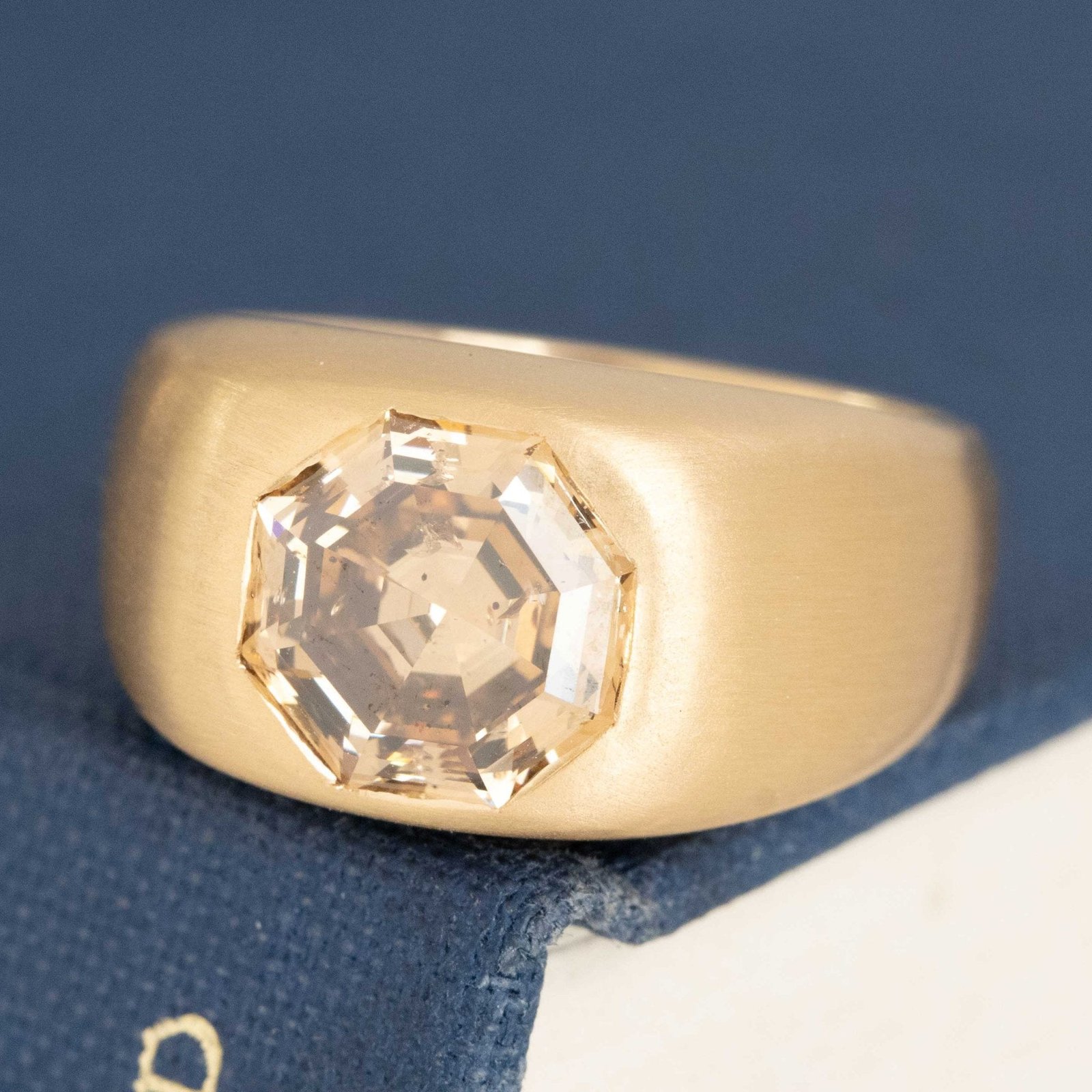 2.55ct Octagonal Cut Diamond Bezel Ring - Image 4