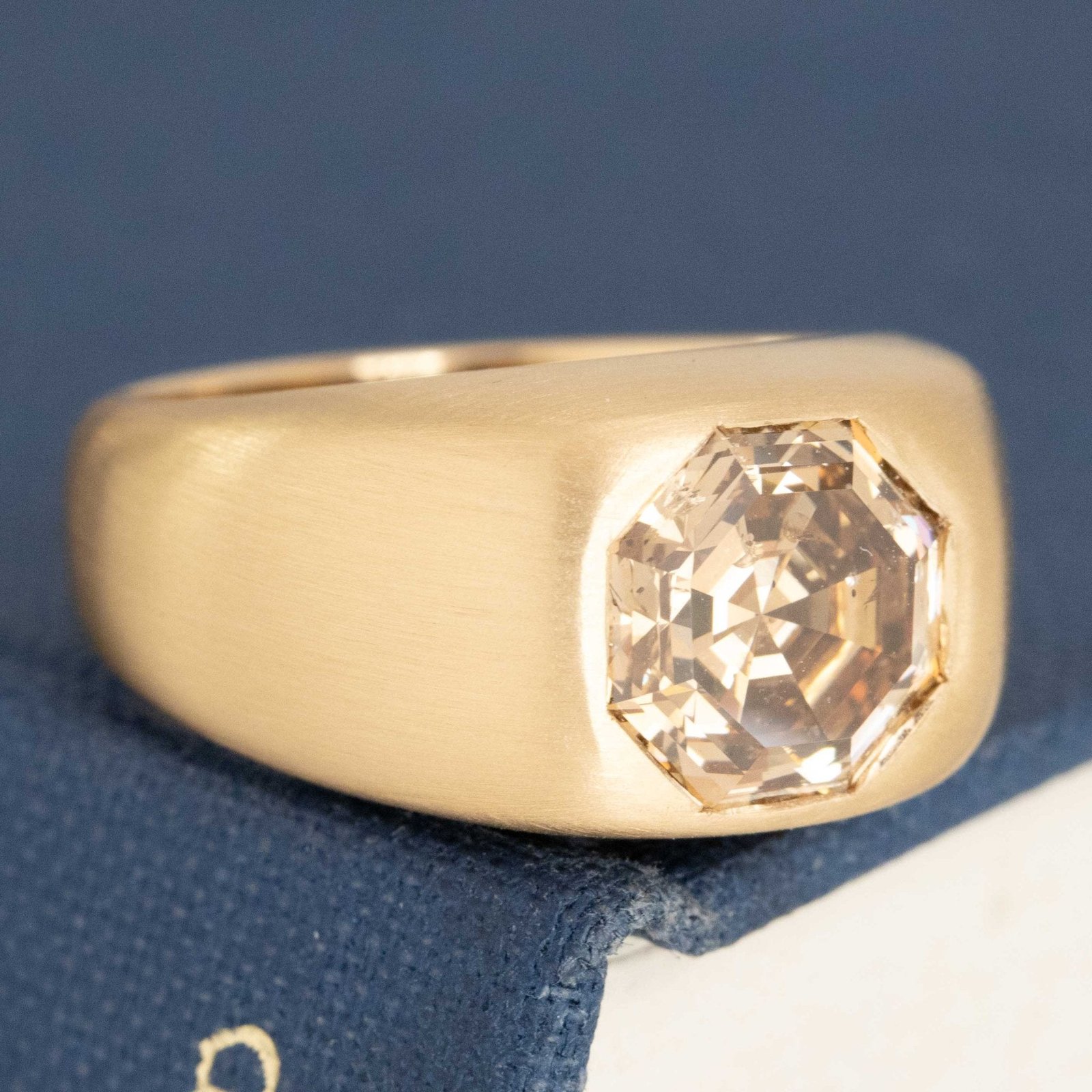 2.55ct Octagonal Cut Diamond Bezel Ring - Image 3