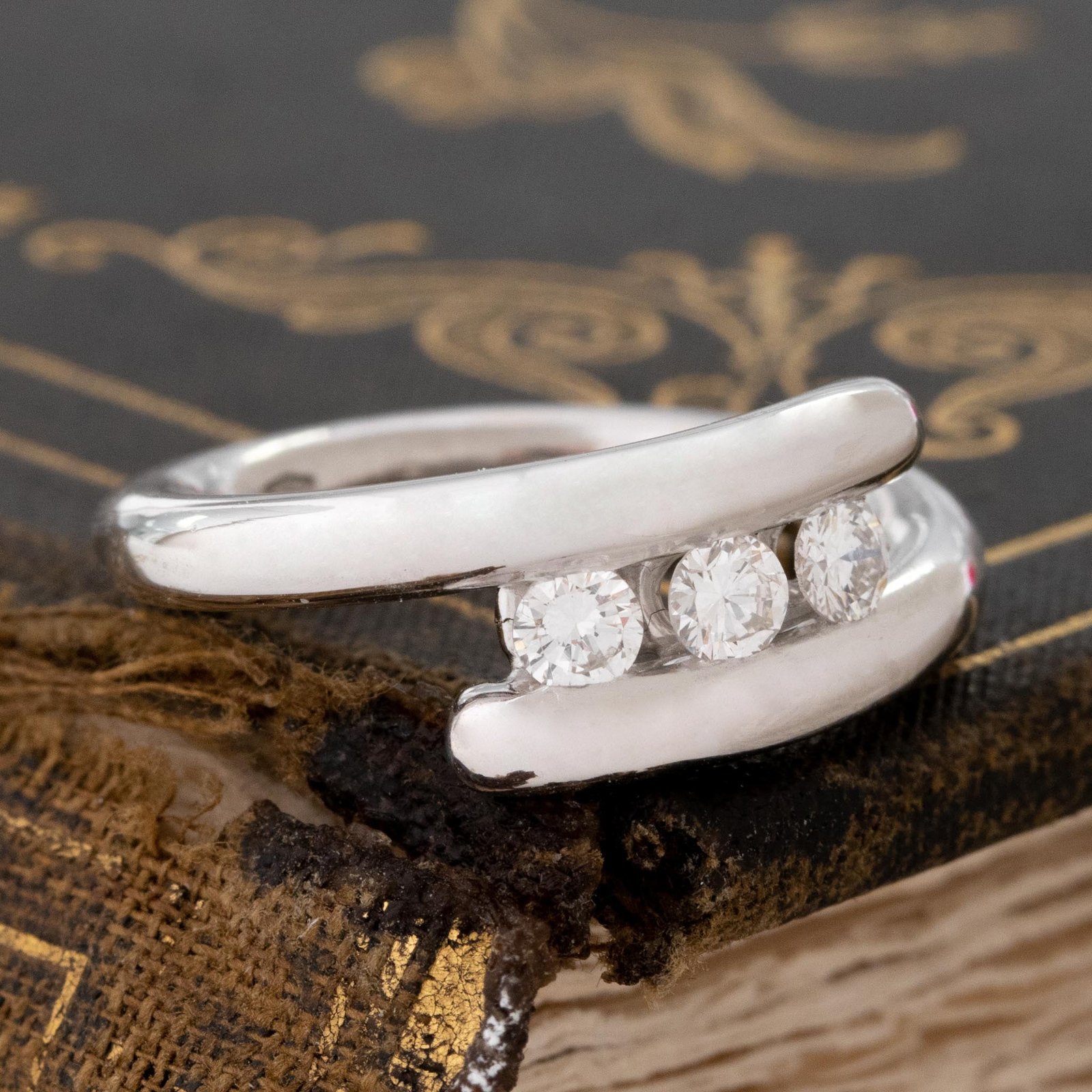 .33ctw Vintage Diamond Bypass Band - Image 3