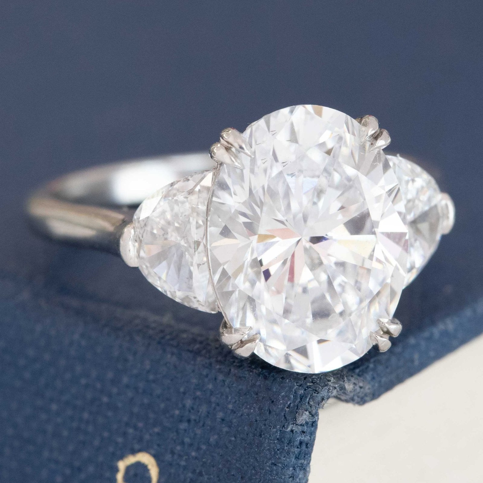 4.02ct Oval Cut Diamond Ring, by Victor Canera - Image 3
