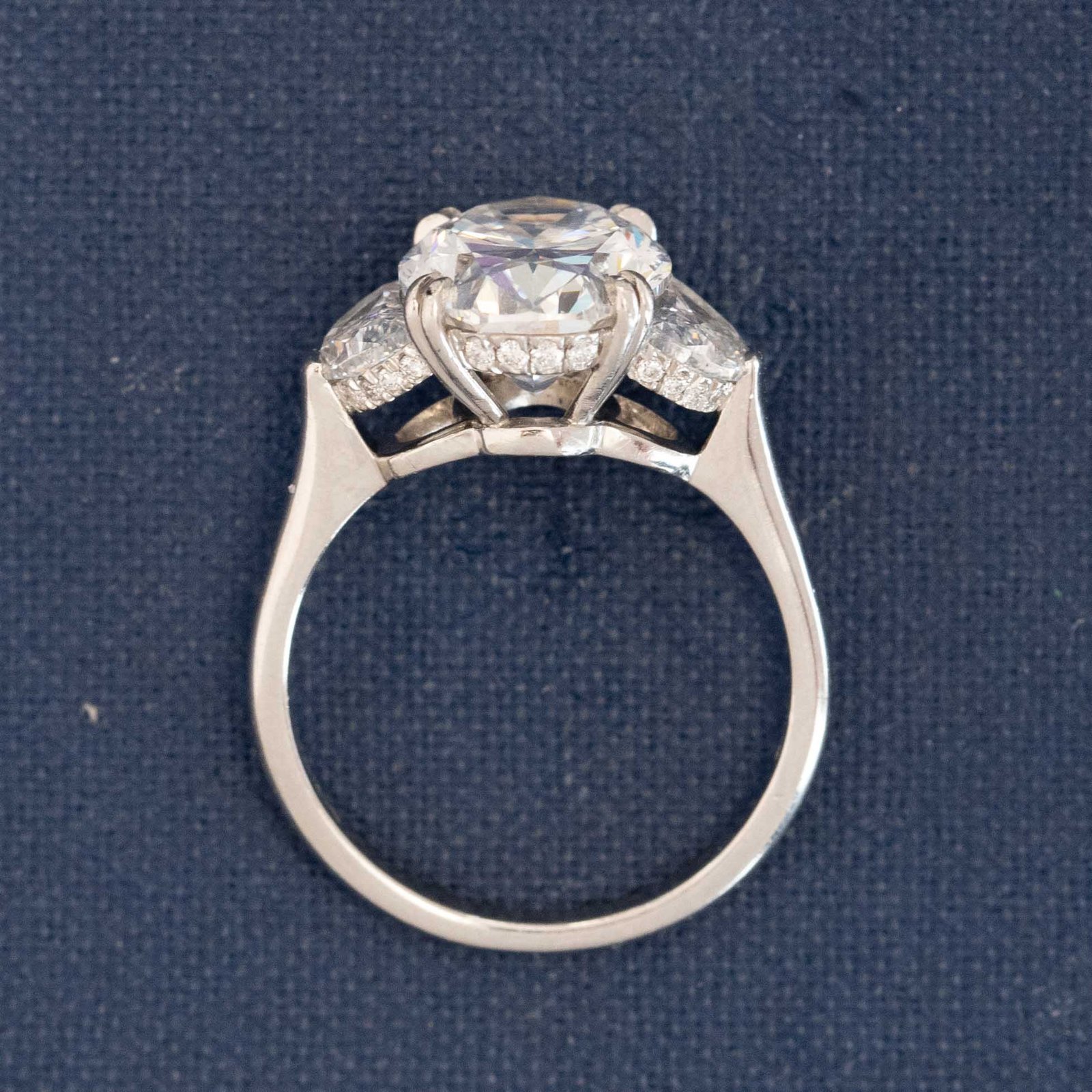 4.02ct Oval Cut Diamond Ring, by Victor Canera - Image 5