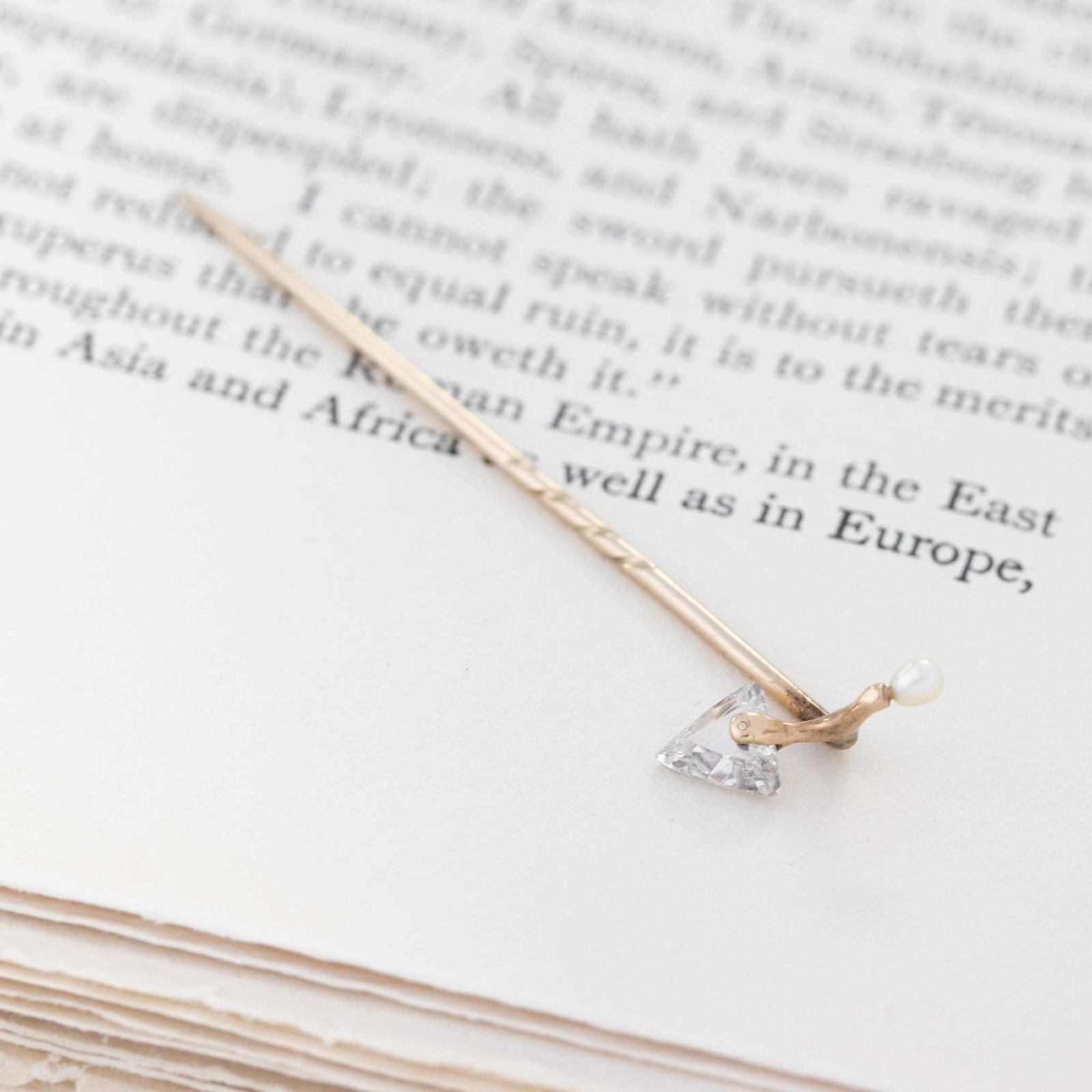 .55ct Antique Trowel Motif Diamond & Pearl Stick Pin - Image 4