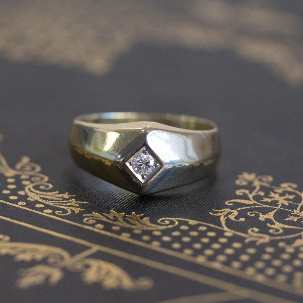 .12ct Diamond and Gold Knife Edge Unisex Band