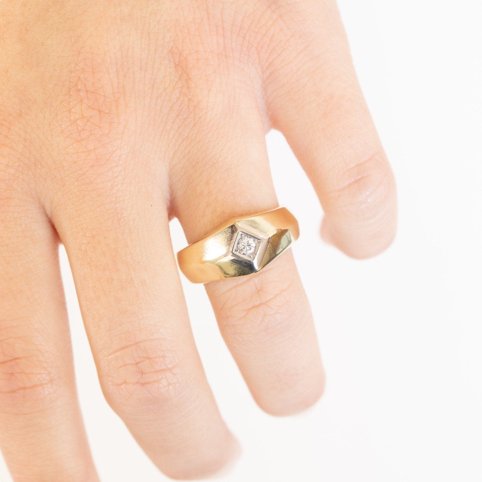 .12ct Diamond and Gold Knife Edge Unisex Band - Image 8