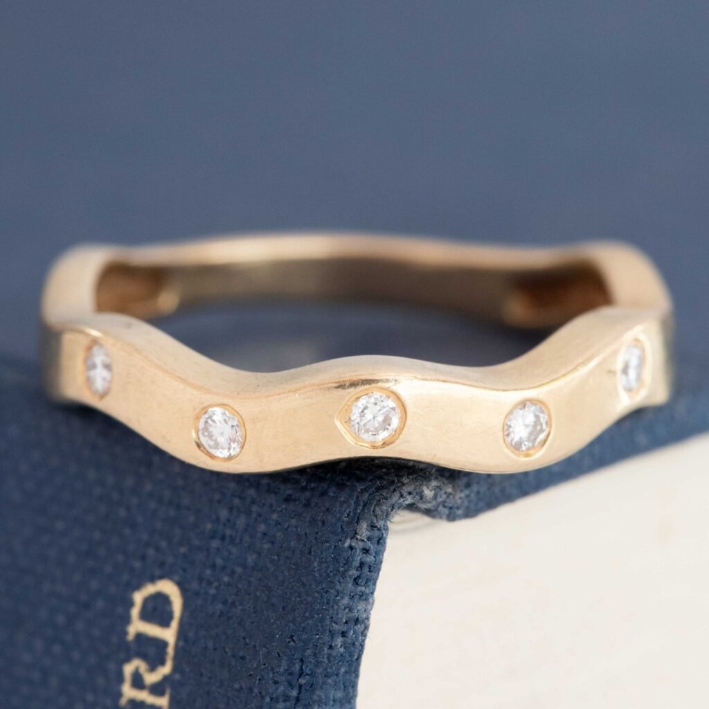 Vintage Diamond Wavy Band