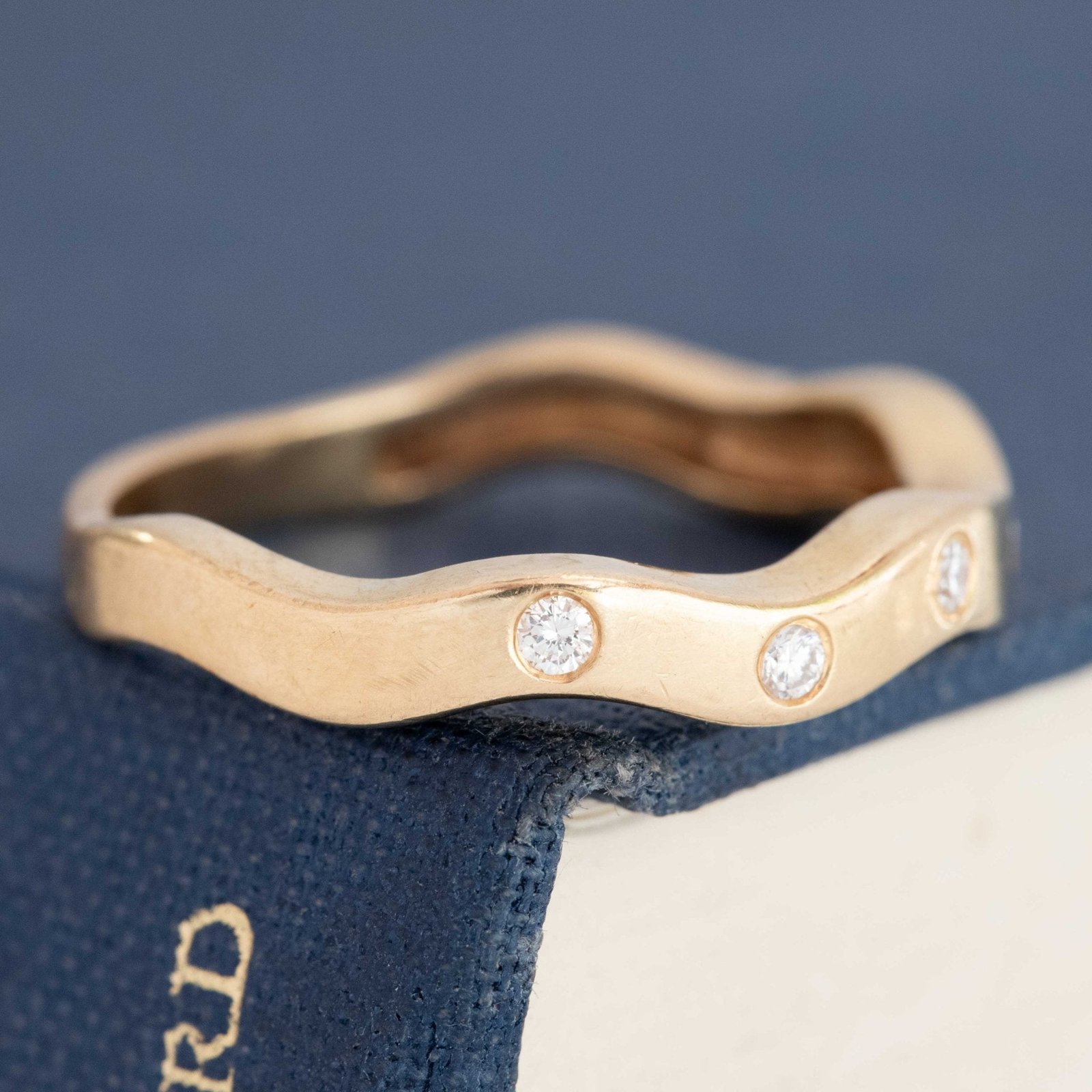 Vintage Diamond Wavy Band - Image 3