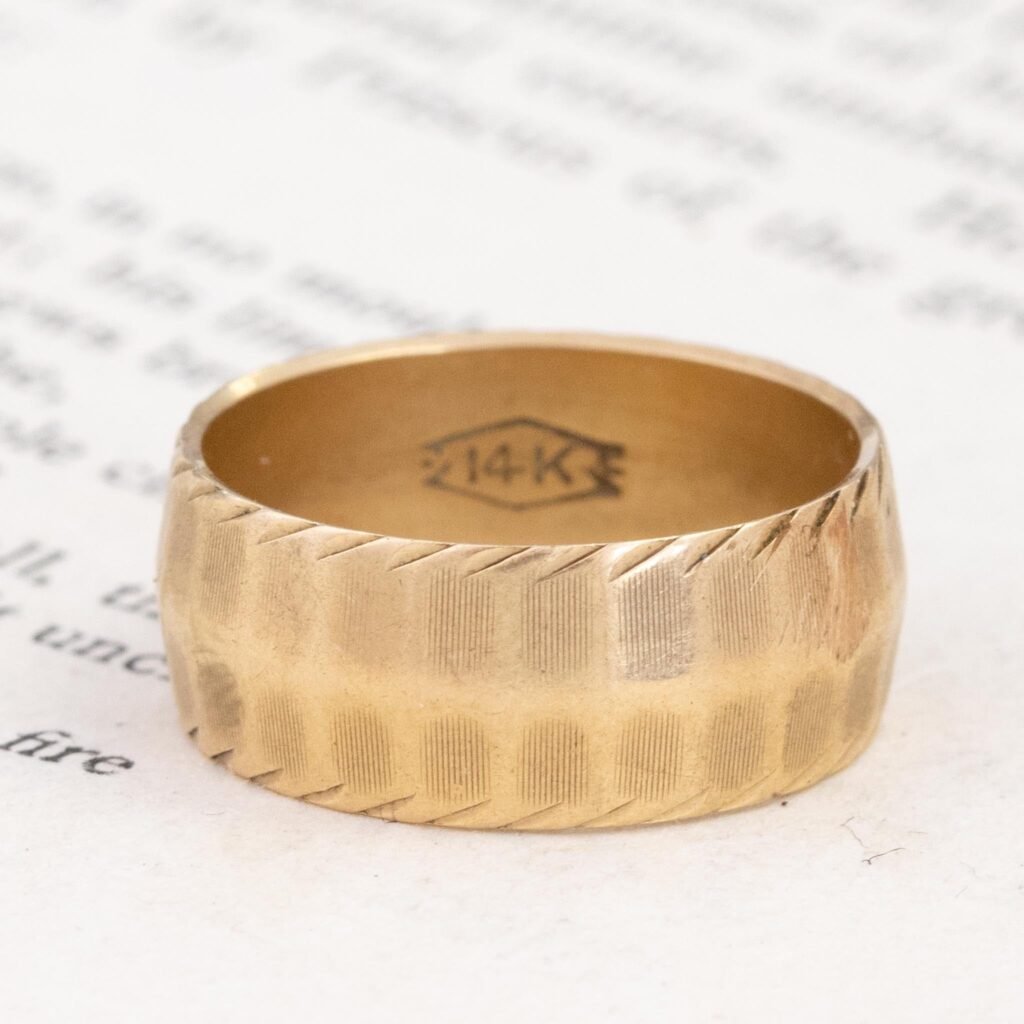 Vintage Engraved Wide Band, 7.6mm