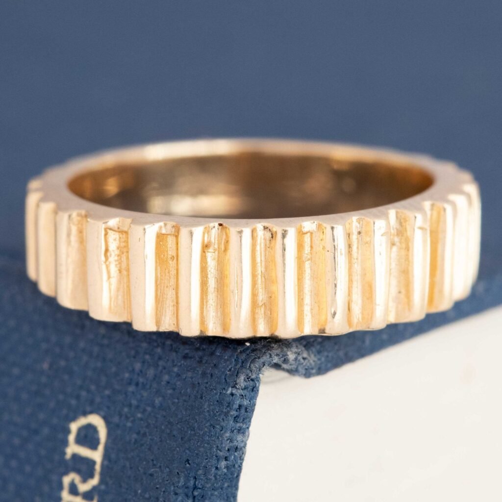 Vintage Fluted Band