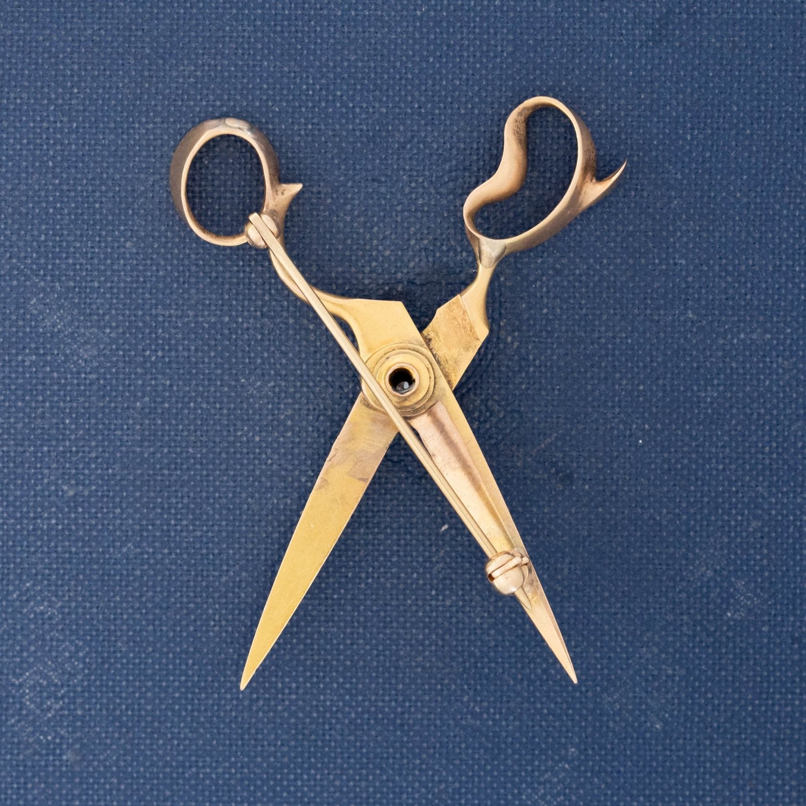 XL Edwardian Scissors Brooch - Image 2